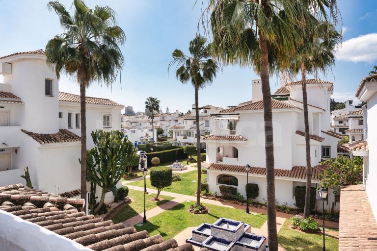 Penthouse for sale in Los Naranjos de Marbella