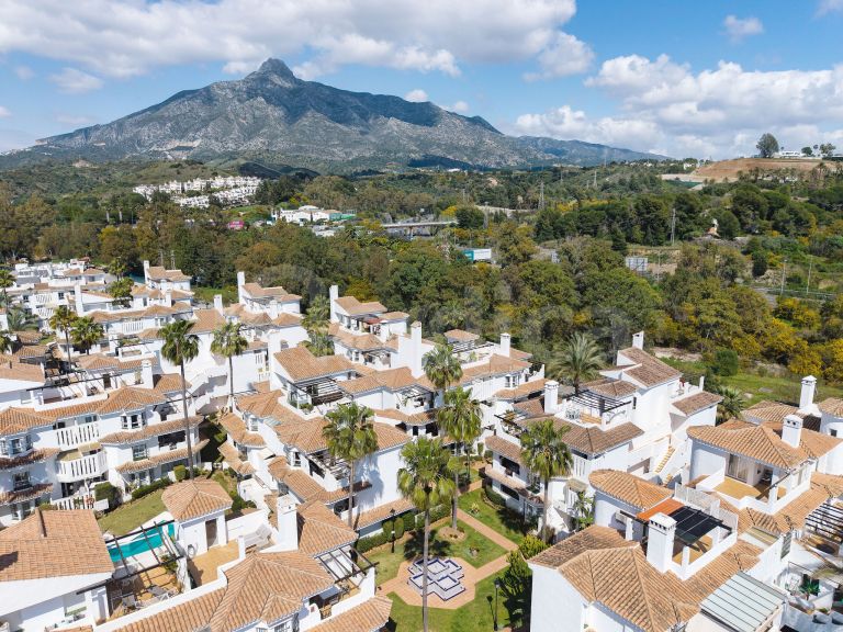 Penthouse for sale in Los Naranjos de Marbella