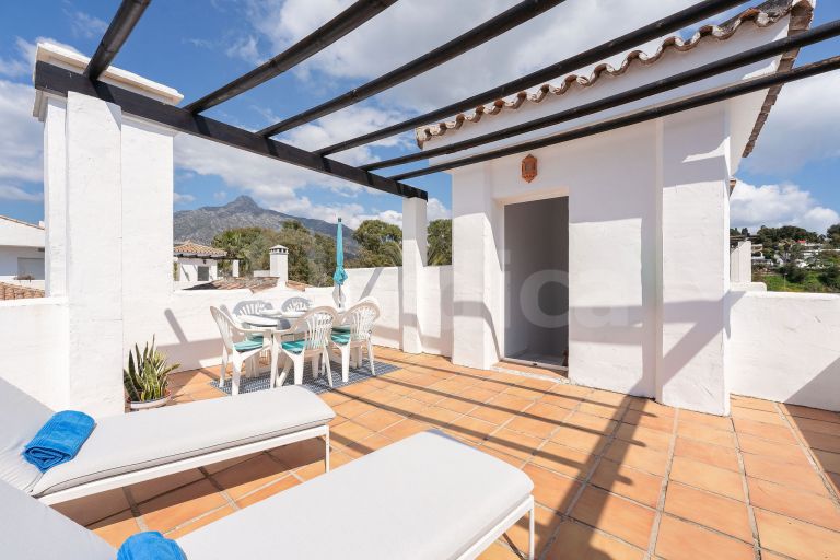Penthouse for sale in Los Naranjos de Marbella