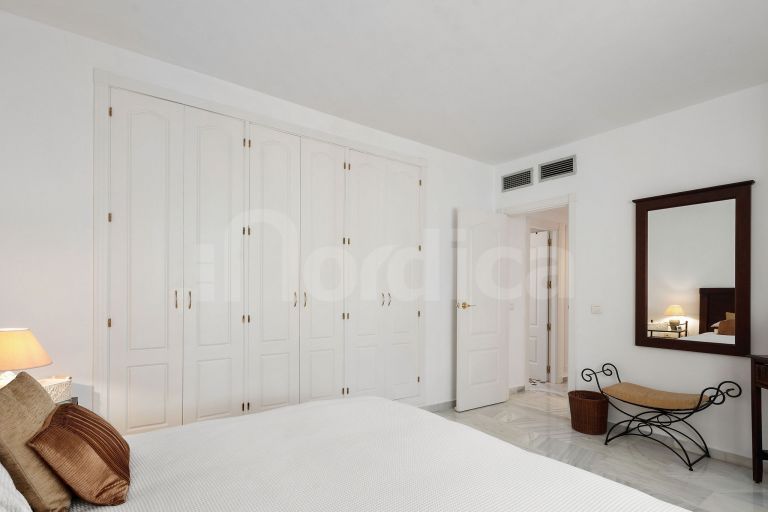 Penthouse for sale in Los Naranjos de Marbella