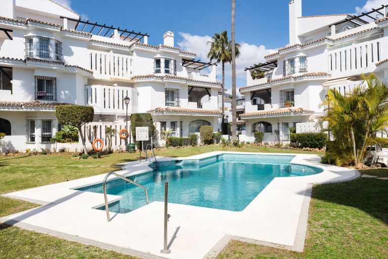 Penthouse for sale in Los Naranjos de Marbella