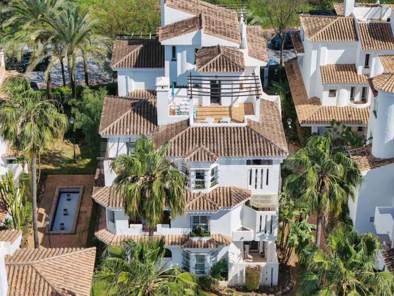 Penthouse for sale in Los Naranjos de Marbella