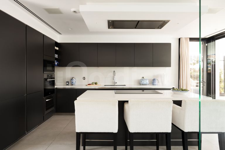 Villa for sale in Nueva Andalucia