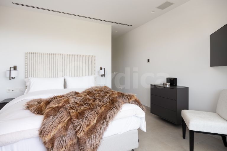 Villa for sale in Nueva Andalucia