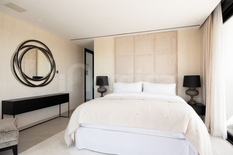 Villa for sale in Nueva Andalucia