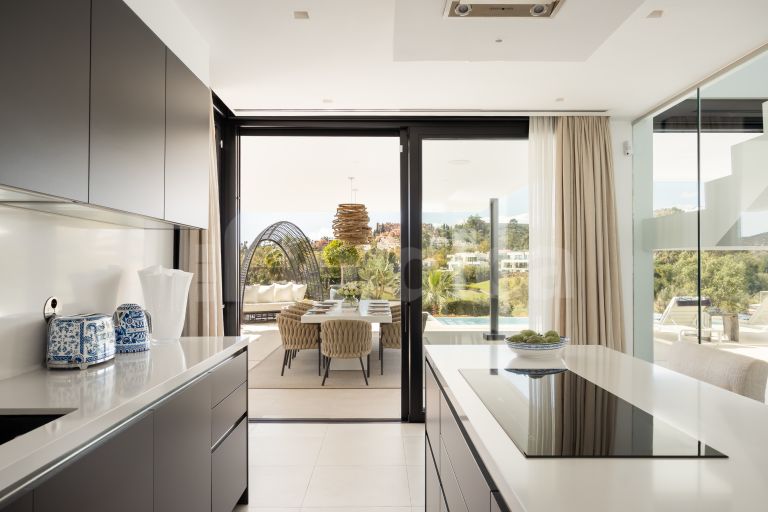 Villa for sale in Nueva Andalucia