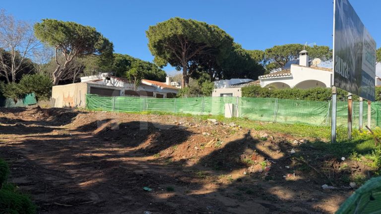 Land with a project and building permit approved