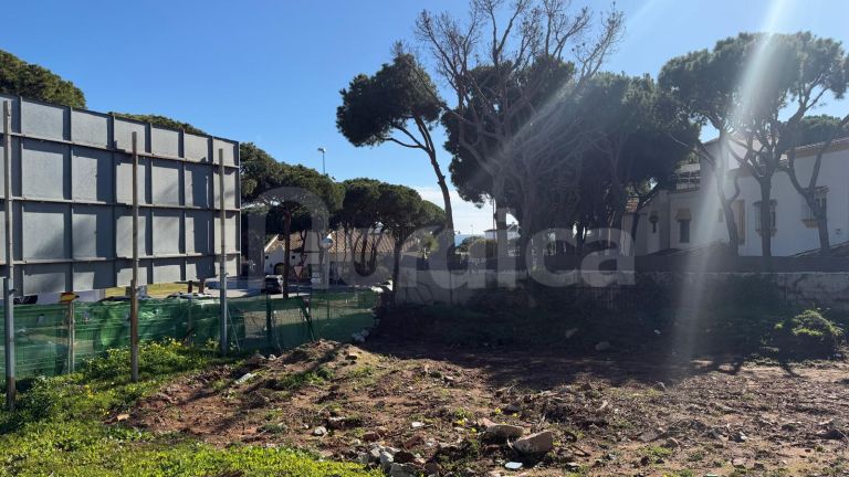 Land with a project and building permit approved