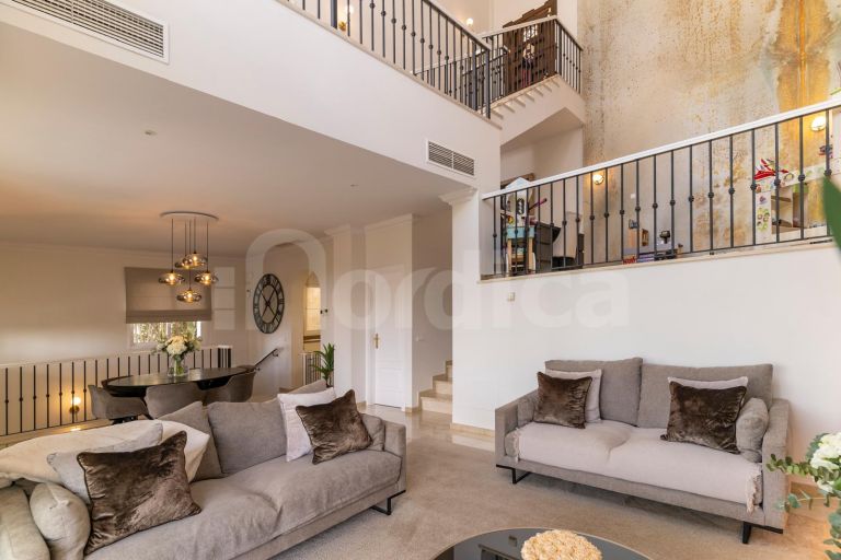 Renovated villa with Panoramic Views in a Secure Gated Community