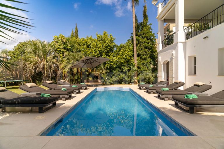 Renovated villa with Panoramic Views in a Secure Gated Community