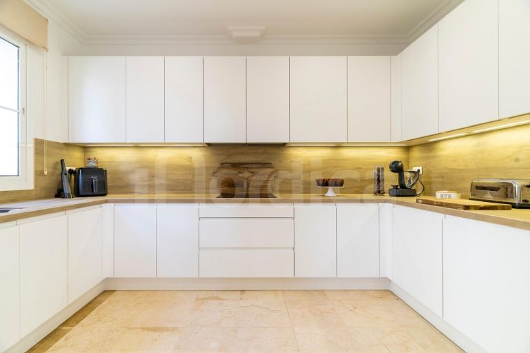 Renovated villa with Panoramic Views in a Secure Gated Community