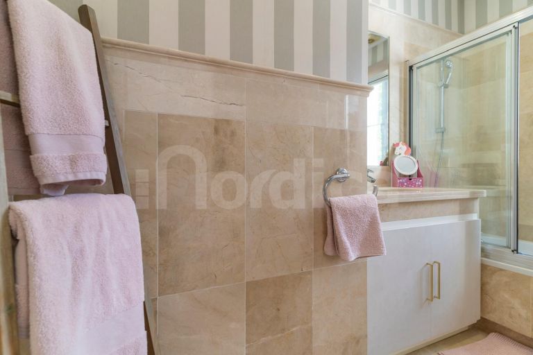 Renovated villa with Panoramic Views in a Secure Gated Community