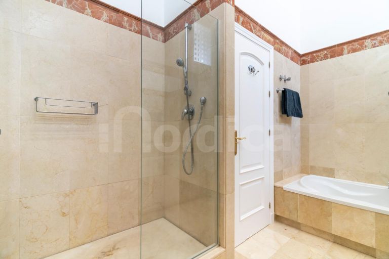 Renovated villa with Panoramic Views in a Secure Gated Community