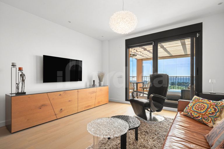 Excellent Penthouse with Breathtaking Sea Views in Recently Built Urbanisation