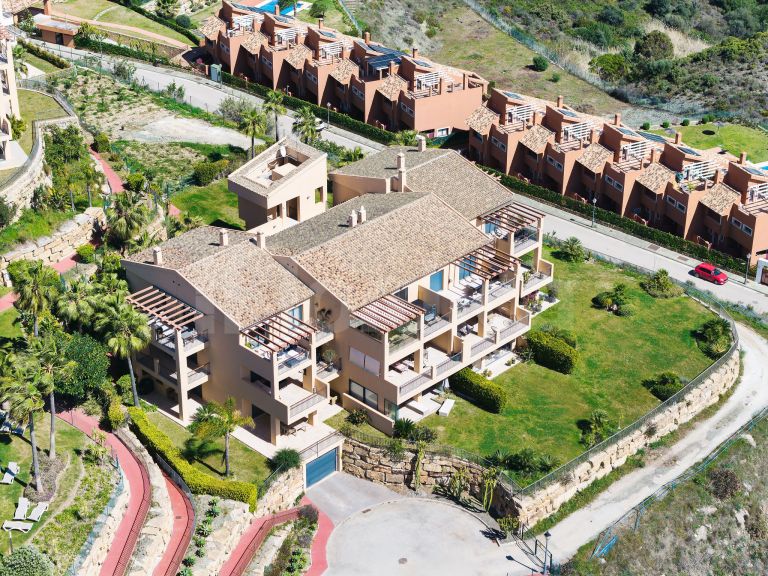 Excellent Penthouse with Breathtaking Sea Views in Recently Built Urbanisation