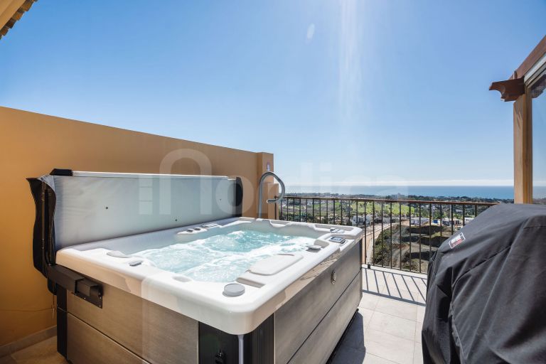 Excellent Penthouse with Breathtaking Sea Views in Recently Built Urbanisation