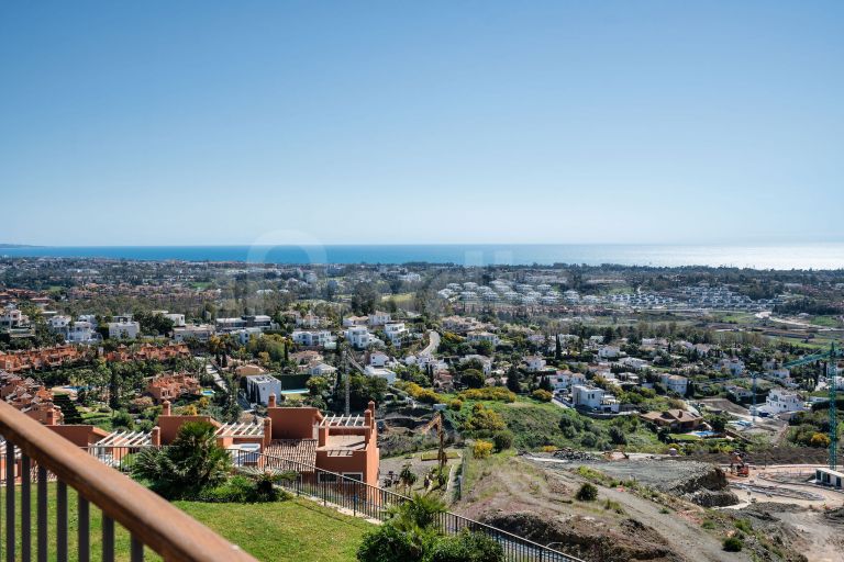 Excellent Penthouse with Breathtaking Sea Views in Recently Built Urbanisation