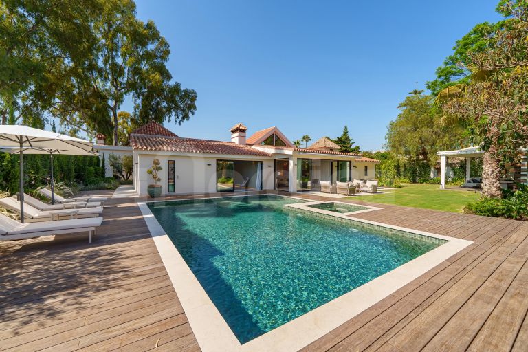 5 bedroom villa beachside Puerto Banus