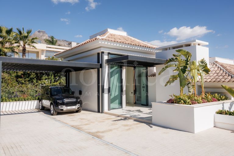 Villa for sale in Lomas del Rey
