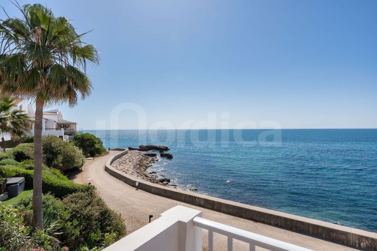 Stunning Renovated Frontine Beach Duplex Penthouse