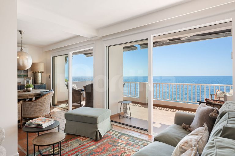 Stunning Renovated Frontine Beach Duplex Penthouse