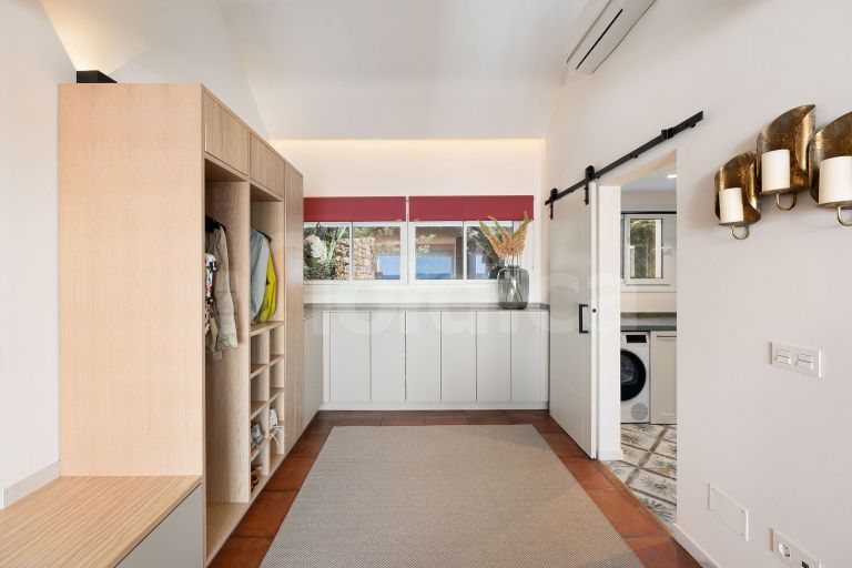 Stunning Renovated Frontine Beach Duplex Penthouse
