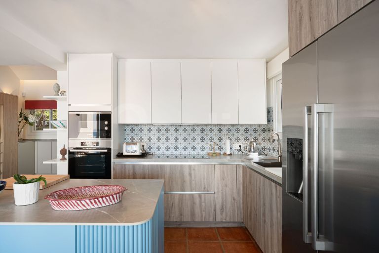 Stunning Renovated Frontine Beach Duplex Penthouse