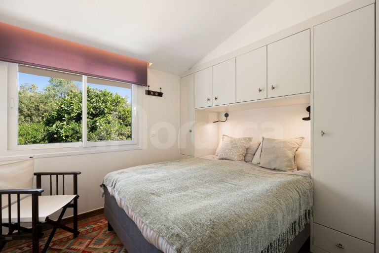 Stunning Renovated Frontine Beach Duplex Penthouse
