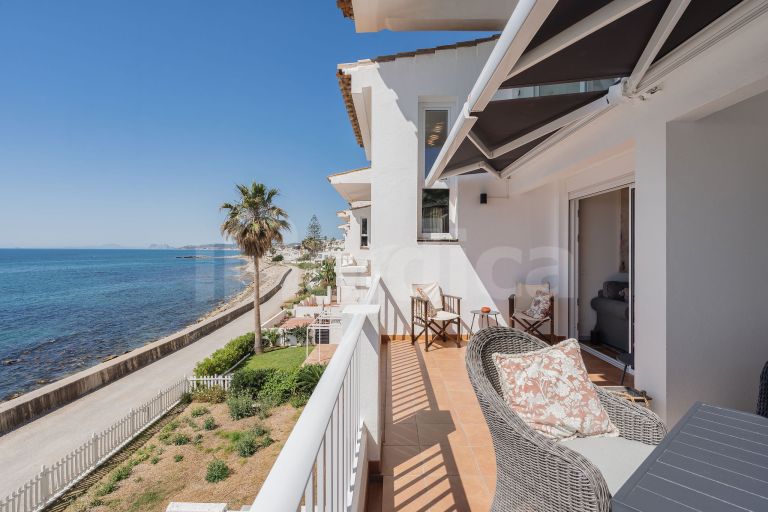 Stunning Renovated Frontine Beach Duplex Penthouse