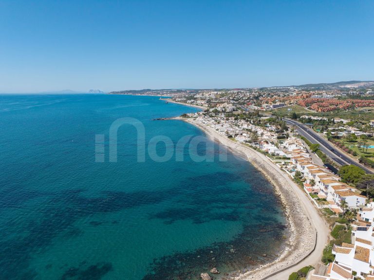 Stunning Renovated Frontine Beach Duplex Penthouse