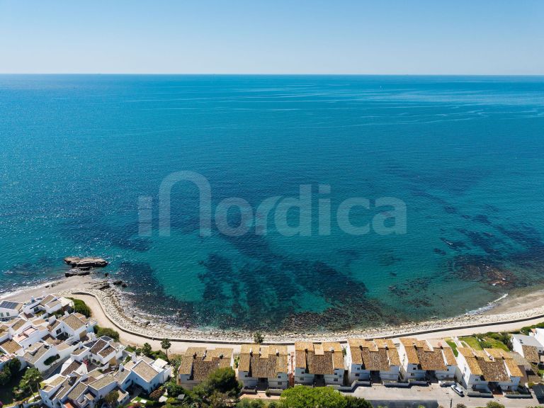 Stunning Renovated Frontine Beach Duplex Penthouse