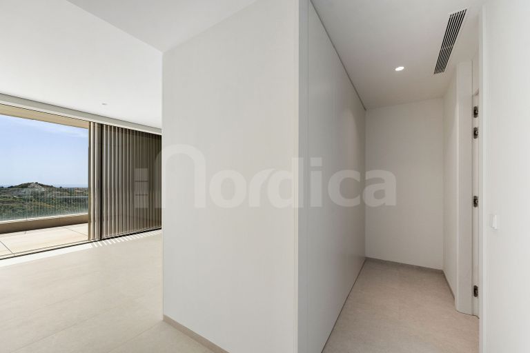 Contemporary apartment with panoramic views
