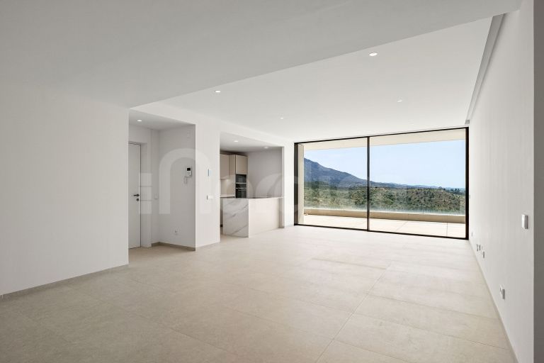 Contemporary apartment with panoramic views