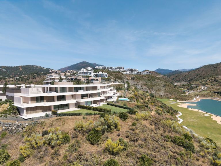 Contemporary apartment with panoramic views