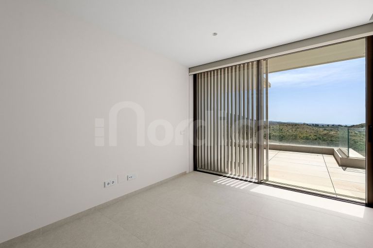 Contemporary apartment with panoramic views
