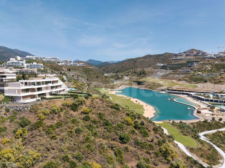 Contemporary apartment with panoramic views