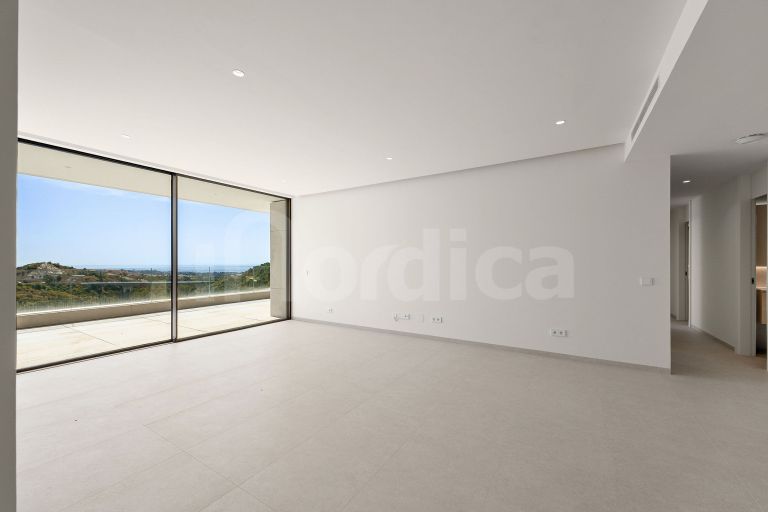 Contemporary apartment with panoramic views