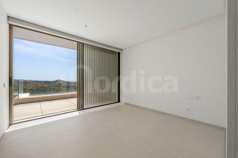 Contemporary apartment with panoramic views