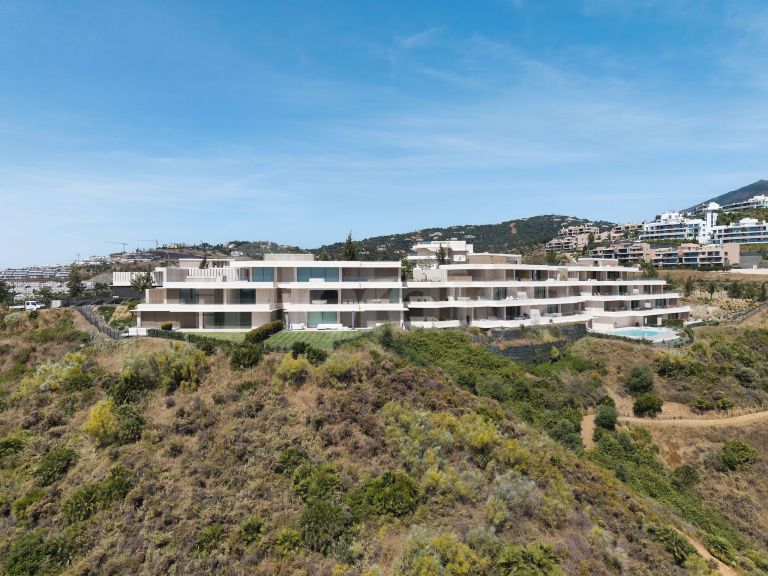 Contemporary apartment with panoramic views