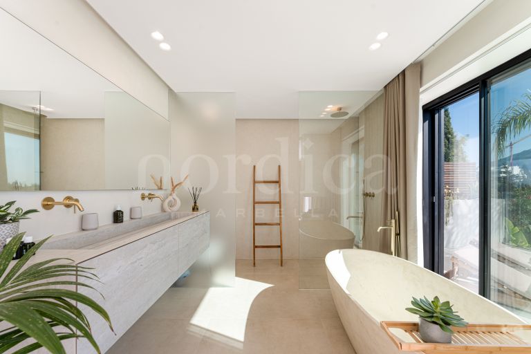 Villa en venta en Nueva Andalucia