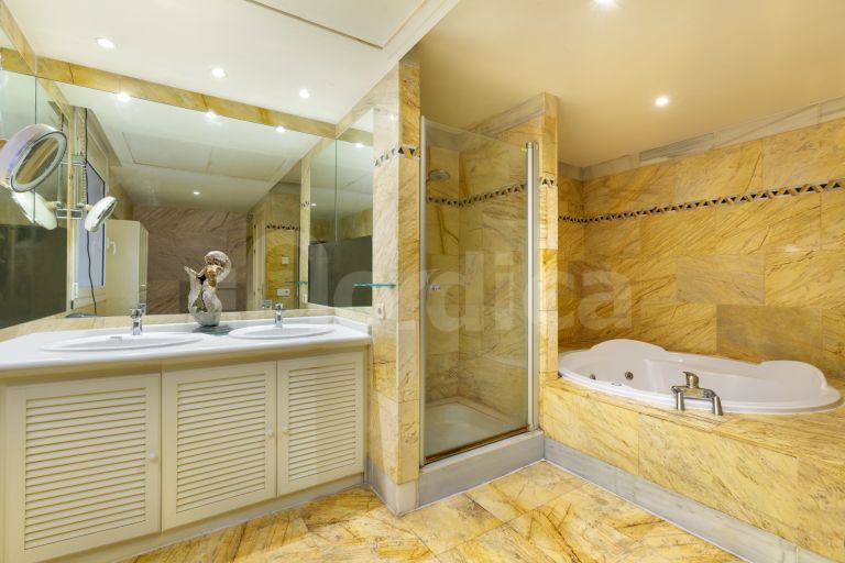 Apartamento en venta en Magna Marbella