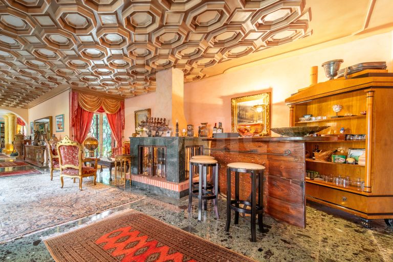 Villa for sale in