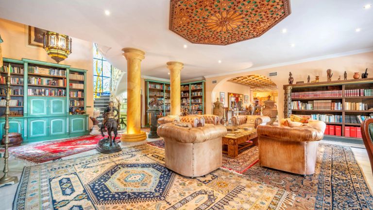 Villa for sale in