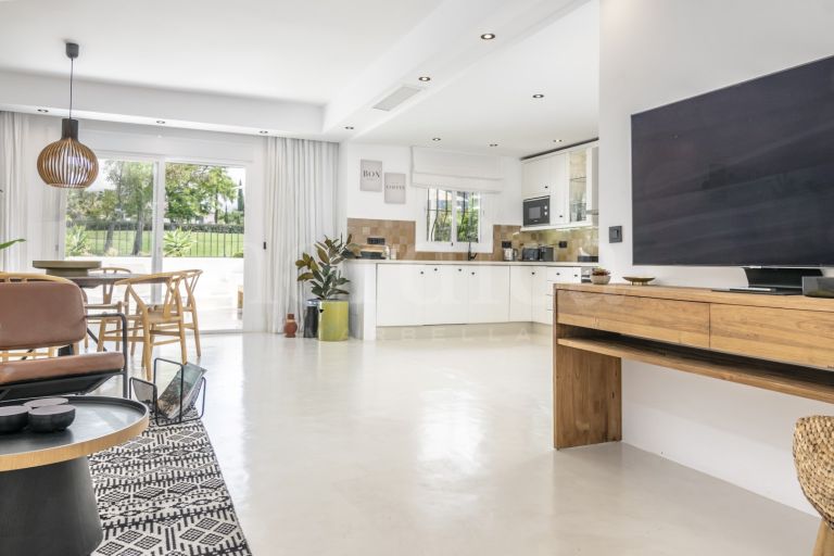 Town House for sale in Los Naranjos Country Club