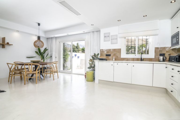 Town House for sale in Los Naranjos Country Club