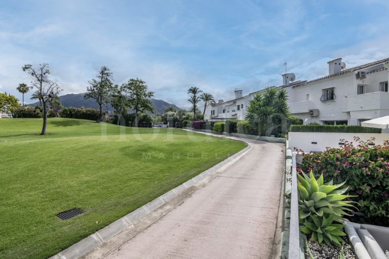 Town House for sale in Los Naranjos Country Club