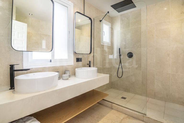 Town House for sale in Los Naranjos Country Club