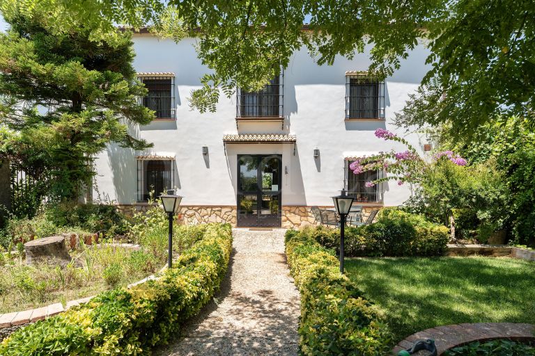 La Aragonesa – An Authentic Andalusian Estate with History and Character
