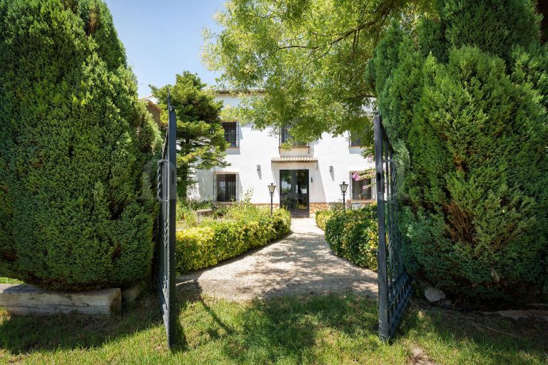 La Aragonesa – An Authentic Andalusian Estate with History and Character