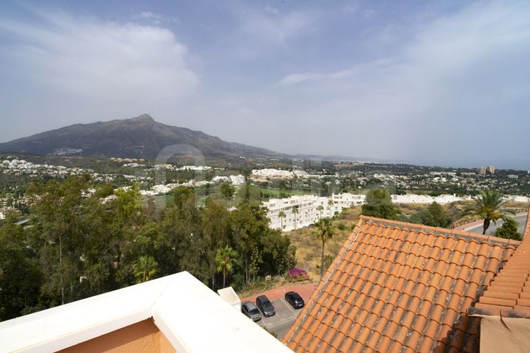 Takvåning till salu i Magna Marbella